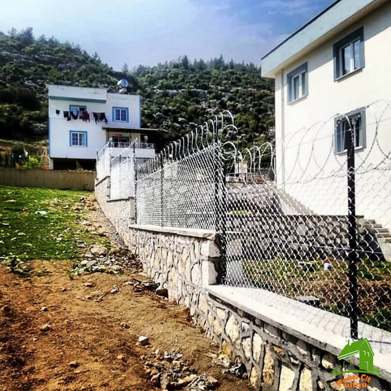 Jiletli Tel Çit